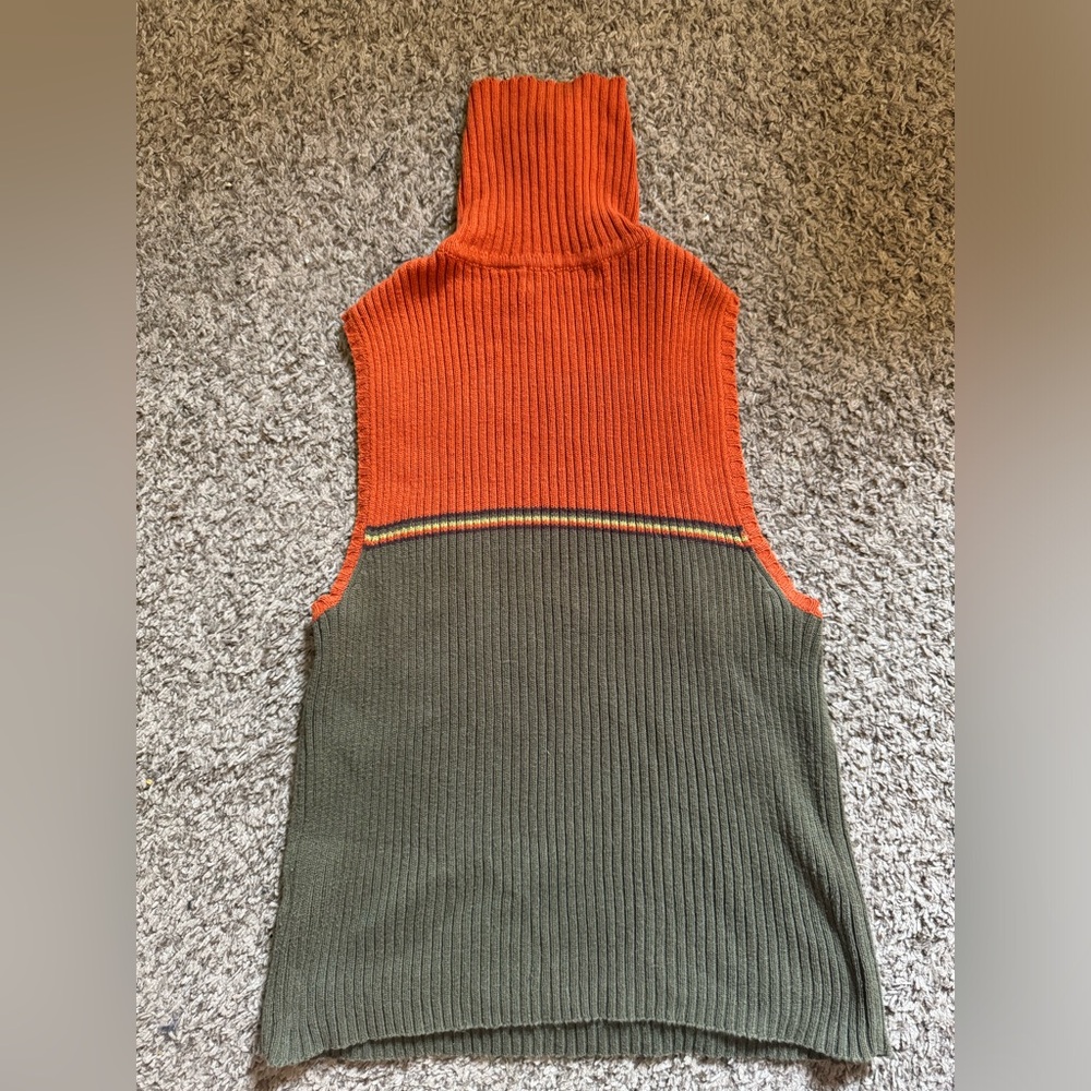 Large dark green and orange turtle neck shirt